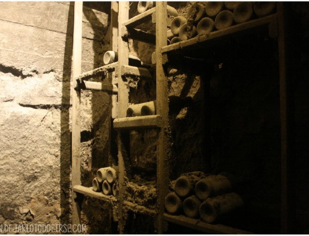 Bodegas caladas en piedra, viñedos centenarios y raíces de una viajera