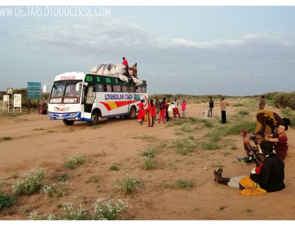 Llegar al norte de Kenia: kilómetros, calor, tribus y el lago Turkana