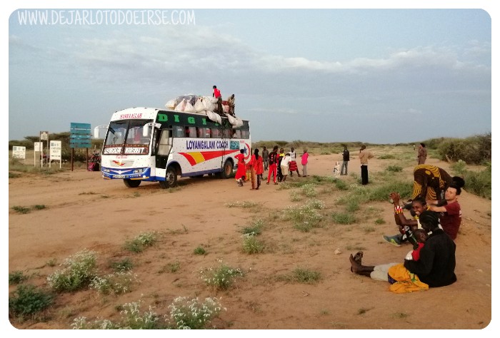 Llegar al norte de Kenia: kilómetros, calor, tribus y el lago Turkana